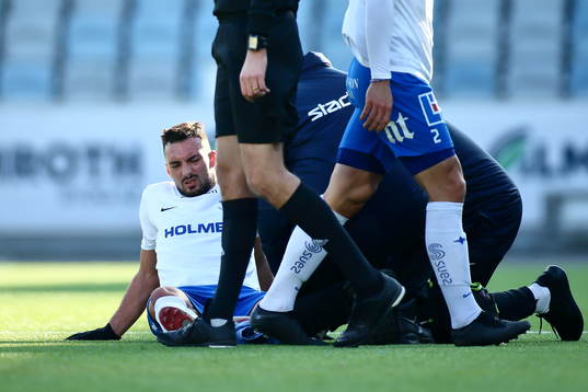 IFK Norrköpings Sead Haksabanovic sitter ner skadad
