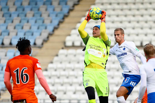 AFC Eskilstunas målvakt Ole Söderberg och IFK