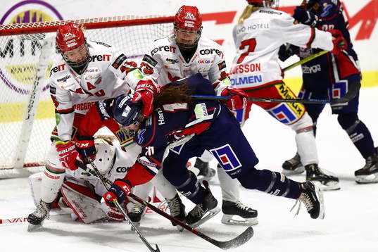 Modos Paula Bergström trycker ner Linköpings Stacey Brooke