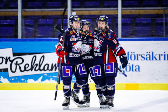 Linköpings Pernilla Winberg , Nicoline Jensen och Nicoline