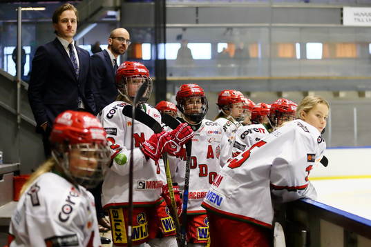 Modos spelare och tränare Björn Edlund deppar