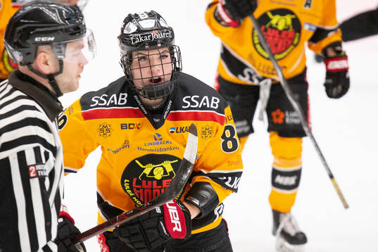 Luleås Ronja Savolainen jublar