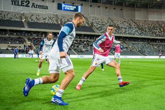 Djurgårdens spelare värmer upp