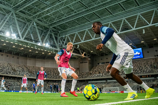 Djurgårdens spelare värmer upp