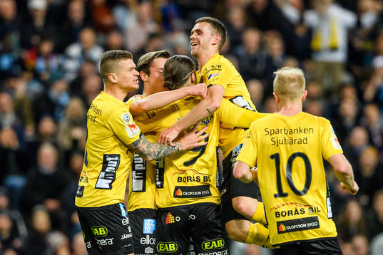 Elfsborgs spelare jublar med Pawel Cibicki