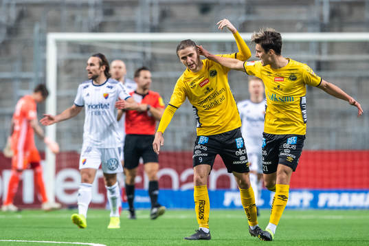 Elfsborgs Pawel Cibicki jublar