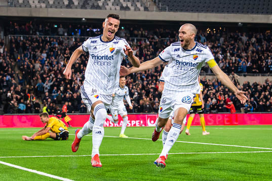 Djurgårdens Haris Radetinac och Marcus Danielson jublar