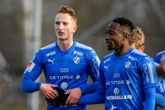 Halmstads Andreas Bengtsson och Sadat Karim jublar