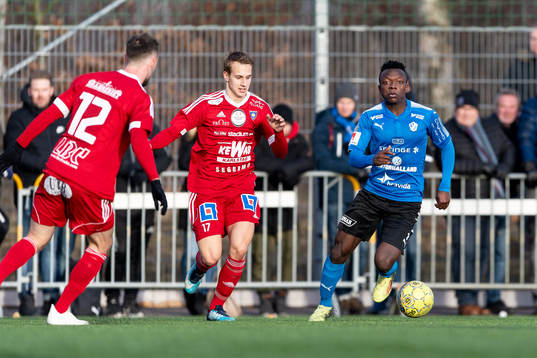 Karlstads Oliver Kåhed och Halmstads Thomas Boakye