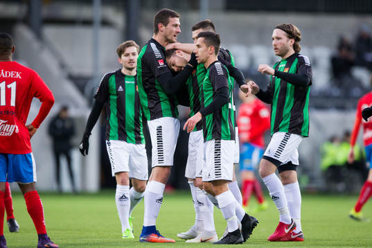 GAIS Karl Bohm jublar med lagkamrater