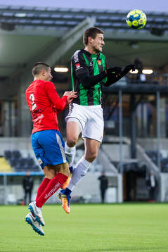 GAIS Nikola Asceric vinner i luften mot Nyköpings Alen