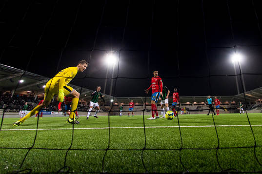 GAIS Edin Hamidovic skjuter 4-3 bakom Nyköpings målvakt