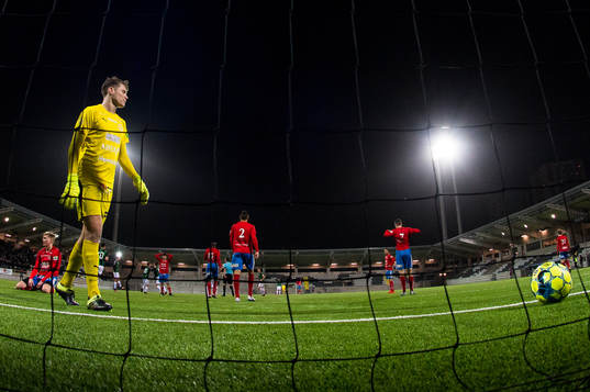 Nyköpings målvakt Gustaf Halvardson deppar