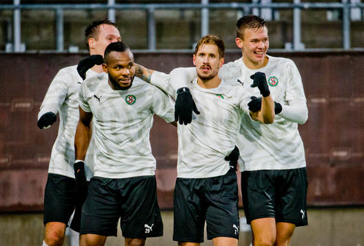 Örebros Daniel Björnkvist gör 3-1 och jublar med Michael