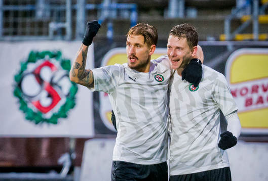 Örebros Johan Bertilsson gör 2-1 och jublar med Daniel