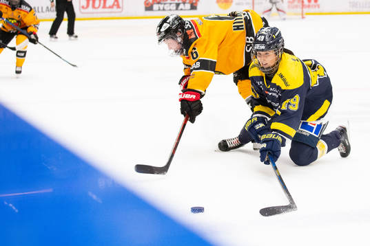 s Fanny Rask och Luleås Jenni Hiirikoski