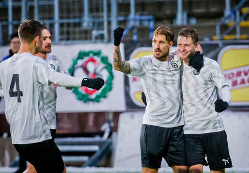 Örebros Johan Bertilsson gör 2-1 och jublar med Daniel