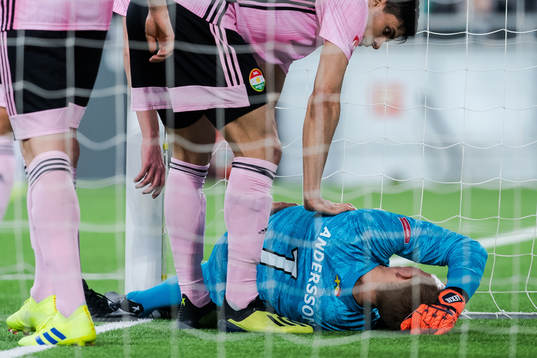 Dalkurds målvakt Andreas Andersson har ont