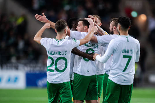 Hammarbys Jeppe Andersen jublar med lagkamrater