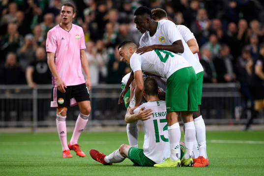Hammarbys spelare jublar