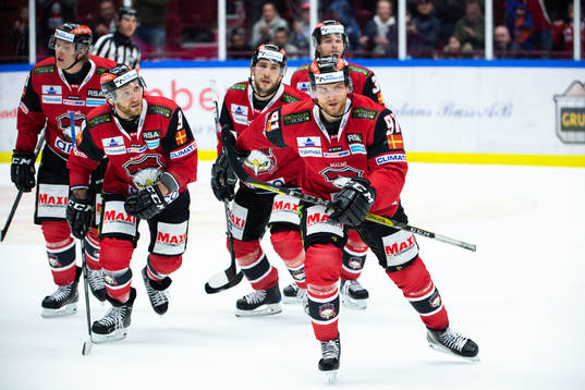 Malmö Redhawks Max Görtz jublar med lagkamrater