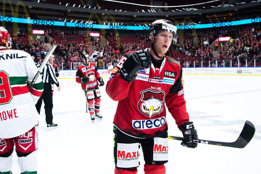 Malmö Redhawks Anton Öhman jublar