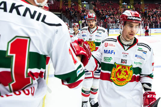 Moras Michael Keränen och Marek Daloga jublar