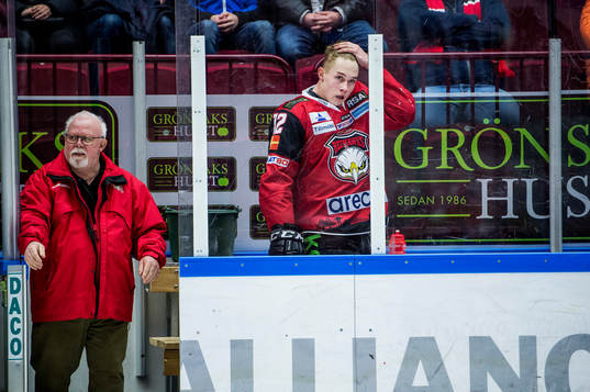 Malmö Redhawks Linus Cronholm i utvisningsbåset