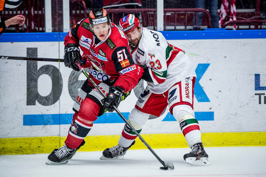 Malmö Redhawks Emil Sylvegård mot Moras Tomas Skogs