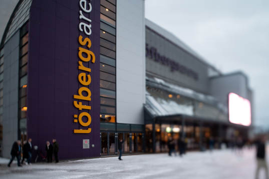 Exteriör av Löfbergs Arena