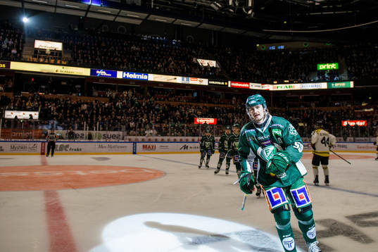 Färjestads Linus Johansson jublar