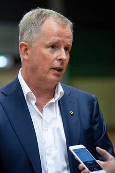 s ordförande Robert Falck