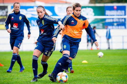 Hanna Folkesson och Kosovare Asllani