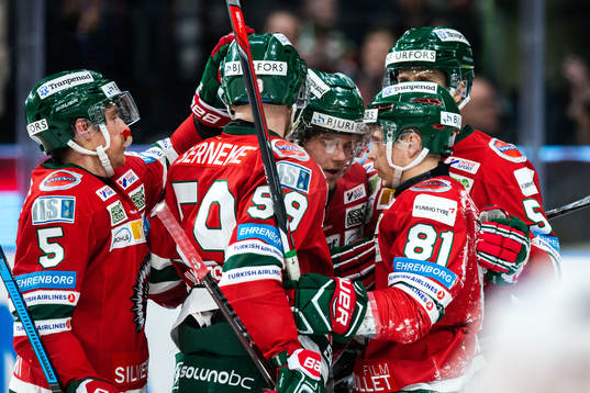 Frölundas Samuel Fagemo jublar med lagkamrater