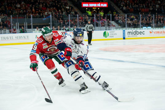 Frölundas Simon Hjalmarsson och Linköpings Joe Whitney