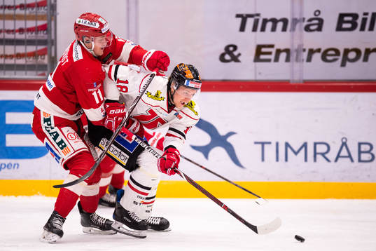 Timrås Henrik Törnqvist och Örebros Rodrigo Abols