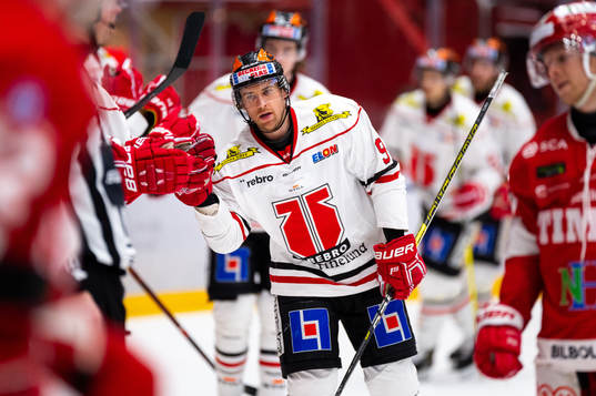 Örebros Tylor Spink jublar