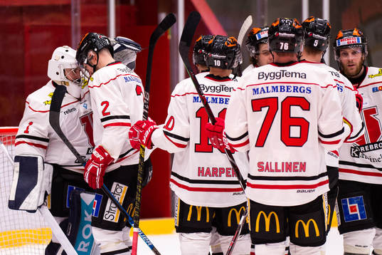 Örebros spelare jublar