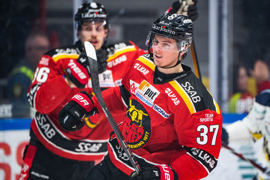 Luleås Emil Larsson och Isac Lundeström jublar