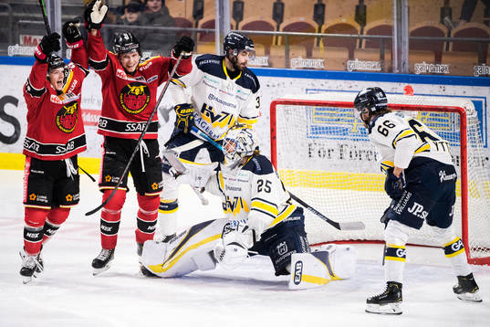 Luleås Austin Farley och Petter Emanuelsson jublar
