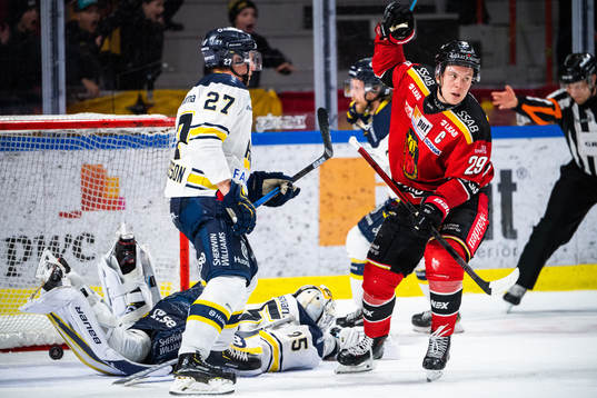 Luleås Erik Gustafsson jublar