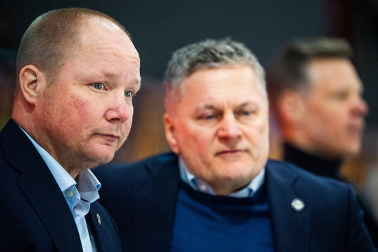 s assisterande tränare Jonas Holmström, tränare Stephan