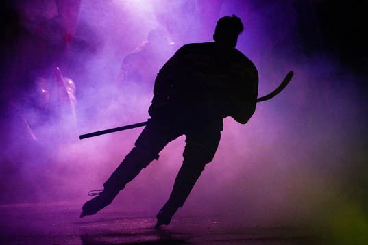 Luleås Marek Korencik åker genom björngapet