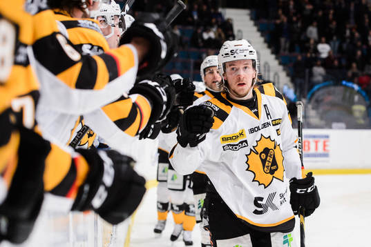 Skellefteås Jonathan Pudas jublar