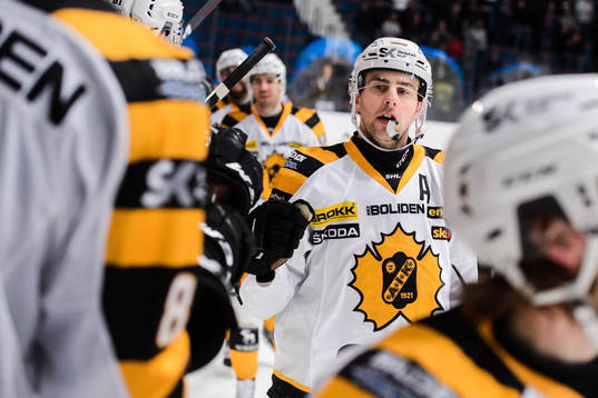 Skellefteås Joakim Lindström jublar