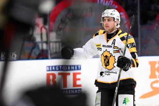 Skellefteås Joakim Lindström jublar