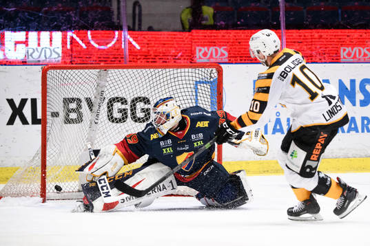 Skellefteås Joakim Lindström gör mål på straff bakom
