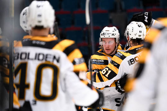Skellefteås Jonathan Pudas jublar