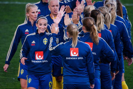 Kosovare Asllani of Sweden with teammates