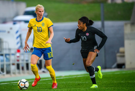 Sofia Jakobsson of Sweden and Ashley Lawrence of Canada
